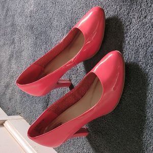 Jaclyn Smith Coral Pumps 9.5